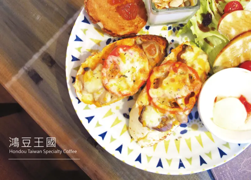 鴻豆王國 - 嚴選在地食材、堅持自家烘焙的咖啡與早午餐 - 小小任性//Letitia