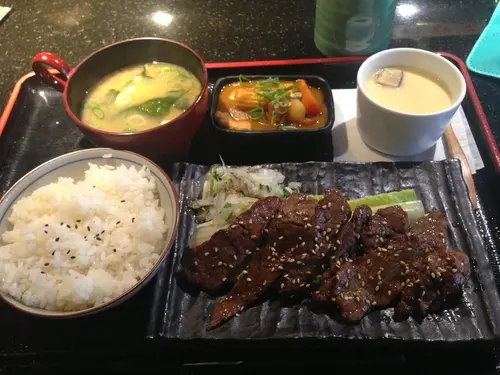 一頭也黑毛和牛炭火燒肉專門店