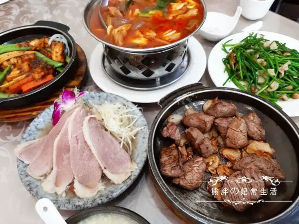 【台中】南屯區御饌臻品用餐時段人潮爆滿，複合式餐館應有盡有，選擇性高但......