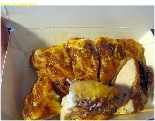 高雄=<凱旋夜市特輯>我很懶 所以請給我ㄧ次兩種滿足溜! 懶人披薩雞排=