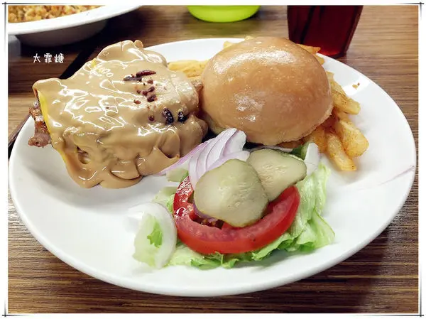 【台北】捷運忠孝敦化站。東區。巷弄美食。美式漢堡。免費Wifi「Aniki Burger 阿尼基美式餐廳」