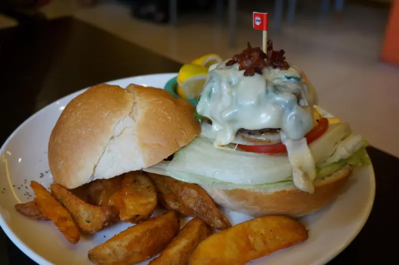 【新竹】貓王漢堡-創意與CP值十足的專業漢堡店--踢小米食記