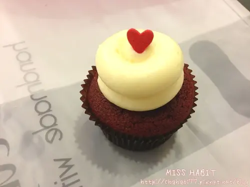 【微風廣場美食】從新加坡漂洋過海來的好吃杯子蛋糕。Twelve Cupcakes（微風店）