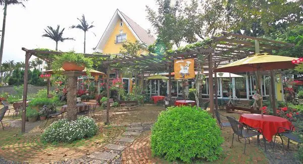 【桃園餐廳】阿勃勒農莊-佔地超過1200坪超大花園景觀餐廳
