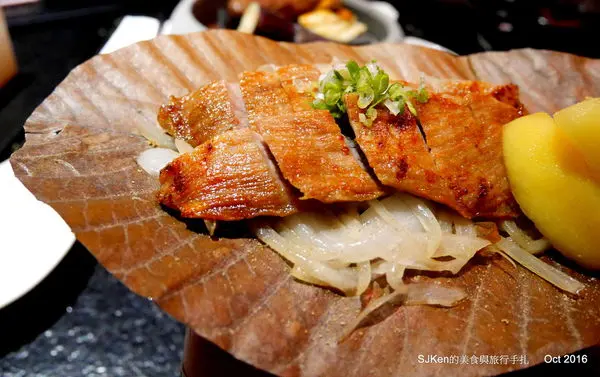 「藝奇新日本料理-板橋麗寶店」--- 多款秋季當令鮮食美味上菜，服務細膩周到用餐環境時尚高雅。