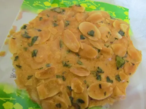 【埔里紹興香蛋糕店】之一嚐讓人難忘的埔里伴手禮----鳥不踏餅(刺蔥餅)