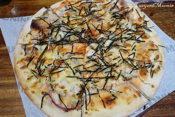 【食記】桃園墨尼尼義大利餐廳國際店。平價大份量、環境氣氛佳，很適合家族聚餐聚會~附免費停車場