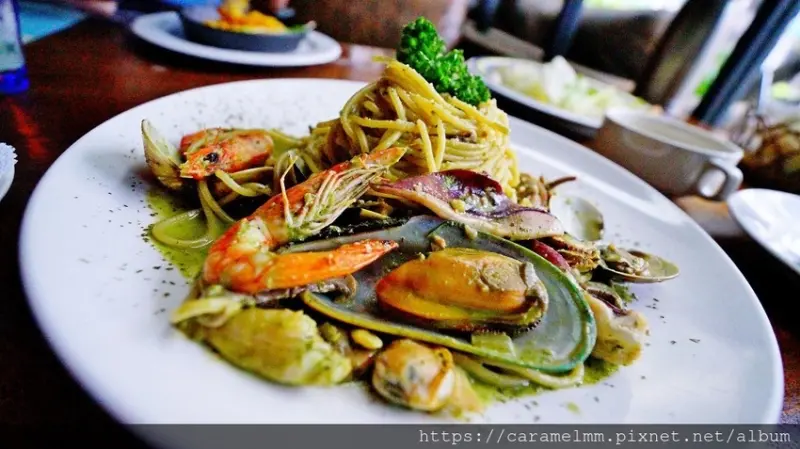 【桃園市桃園區】墨尼尼義大利餐廳 國際店 平價大份量 義大利麵 手工披薩 炸物 甜點 桃園美食 桃園義大利餐廳 附設停車場 寵物友善餐廳