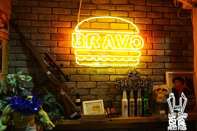 
【洋食】台北大安 發福廚房 Bravo Burger(市民店) 招牌花生醬牛肉堡搭配布朗尼 私房推薦
