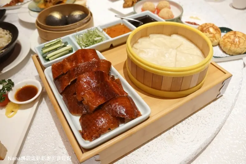 《新竹東區美食》東方軒中式料理 波龍烤鴨宴 火焰片皮鴨 香酥薄脆 吃過讚不絕口 聚會餐廳推薦 - Nana媽四處趴趴走美食日記
