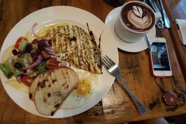 食記 ► 台北 內湖區 ◄  Miacucina 義式蔬食料理 ✔ 捷運沿線必吃美食：捷運西湖站  x 內湖科學園區下班假日來放空的好所在(有插座WIFI不限時)