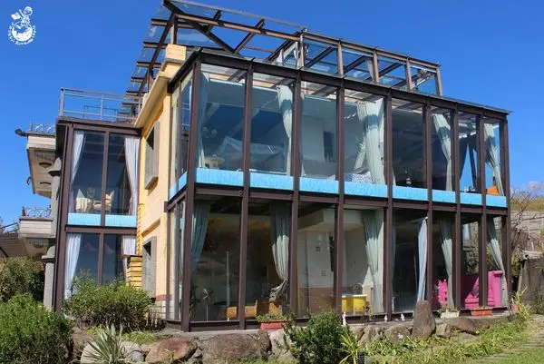 【宜蘭。民宿】太平山好望角景觀別墅// 猶如玻璃屋的民宿，另有獨棟彩色小屋，提供烤肉區