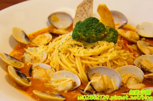 【台南-中西區】小巷裡的春天...巧遇可愛歪國人...薄餅/免服務費《MissBanana巴娜娜的早午茶趣》        
      