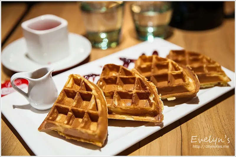 永和‧聽說 not only Cafe‧樂華夜市旁的貓咪咖啡館