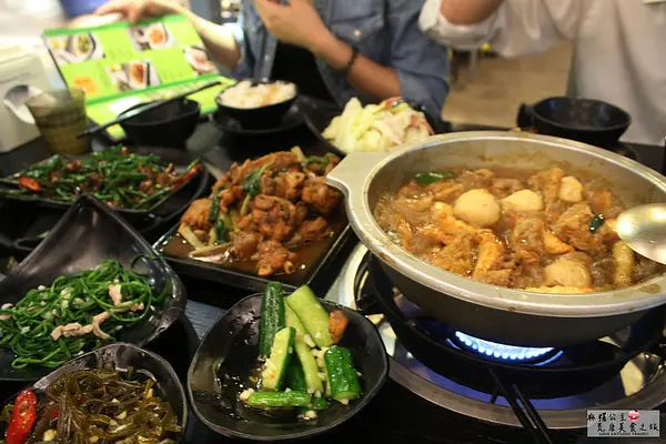 市民大道美食▌市民大道花雕雞哪家好吃？終於來「一品花雕雞市民店」朝聖了 必點粿條（東區忠孝復興、捷運敦化站、另類火鍋、花雕雞菜單）