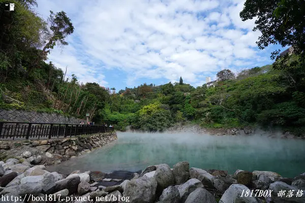 【台北。北投】地熱谷。磺泉玉霧。終年煙霧嬝繞。如夢似幻。日據時代臺灣八景十二勝之一