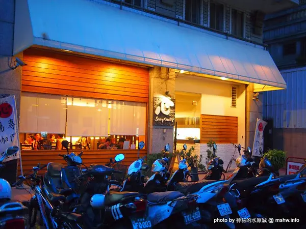 【食記】台中Cocoro Soup Curry 心.湯咖哩@西區 : 來自札幌的咖哩新吃法, 雖然口感帶有些微粉感, 但沒想像中的糟!        
      