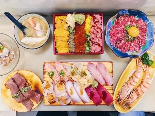 【中和｜板橋站】二男小家料理＿夢幻三色丼高顏質高濃郁＿生牛肉與蛋黃液一拍即合＿超狂味噌湯蝦頭魚肉樣樣來