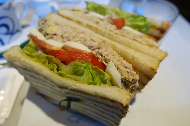 [食記] 誠品閱讀咖啡 Eslite Cafe。台北最早開始最晚關門的咖啡店! (敦南)