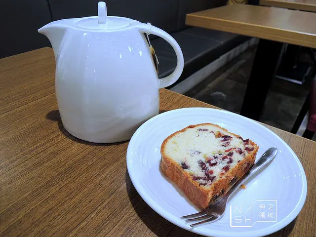 [捷運士林美食] Nash 喝 Triple L Cafe 適合安靜久坐的好去處