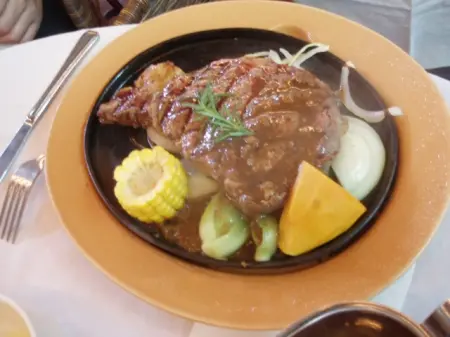 菲力牛排五分熟                
      