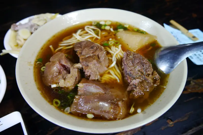 台中西區-百里香牛肉麵(沒吃過這家別說你是台中老饕級的牛肉麵愛好者)