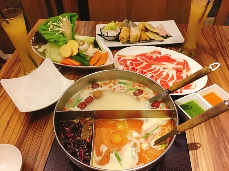 《台北❤️松山》22:02八德店，超好吃的樂活火鍋，必吃海鮮拼盤，小卷有蛋先加100分🦑（台北美食、火鍋、台北火鍋、捷運美食、南京三民、南京三民站美食）