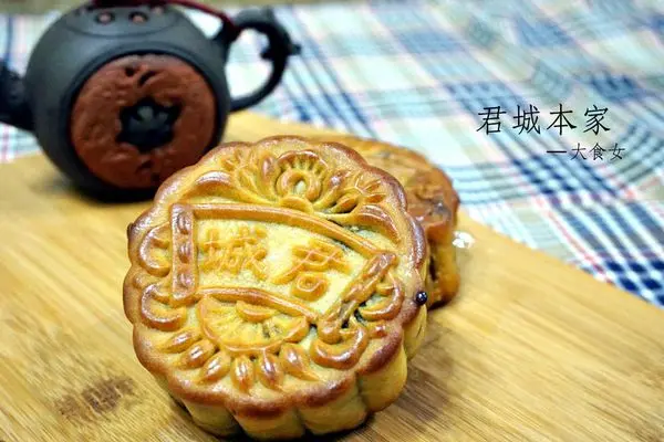 [網購宅配] 中秋送禮新選擇♡ 大廣月餅、綠豆椪、蛋黃酥、綠豆鳳梨酥、翠玉檸茶酥、還有網路超人氣宇治抹茶起士塔！君城本家-KT Bakery♢ 伴手禮/辦公室團購美食/辦公室下午茶/中秋送禮/中秋禮盒