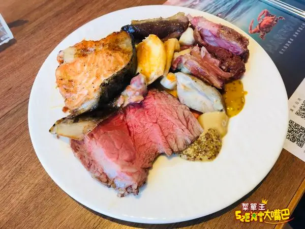 台中西區美食吃到飽》漢來海港餐廳菜單價位大公開！天天人滿為患的食材豐富豪華百匯吃到飽～台中美村路SOGO必吃美食小吃餐廳推薦。