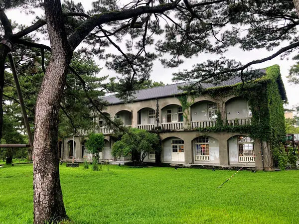 圓圓家出去玩-《花蓮景點》遠眺花蓮海港的制高景點，繁榮茂盛的百年松林-《松園別館》