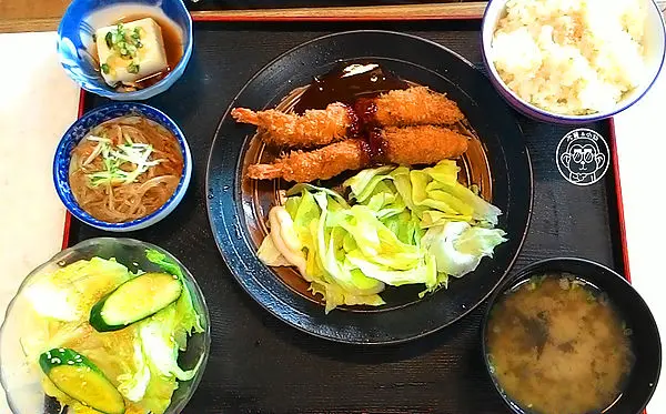 呷飽祙【台中西區･向日葵日式定食】正統日式咖哩底家啦        
      