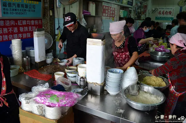 【宜蘭。食記】羅東林業文化園區對面。大排長龍的超人氣肉羹!! ─ 林場肉羹