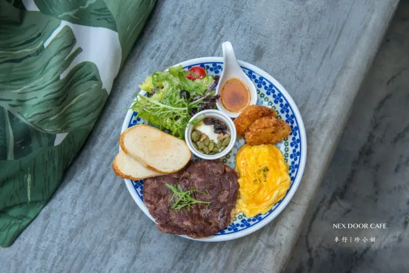 全新改版的鄰居家NEXT DOOR Cafe永康店 x 結合廢嶇磚瓦大理石元素於一身的特色早午餐 x 永康商圈美食 - 麥仔の生活日記