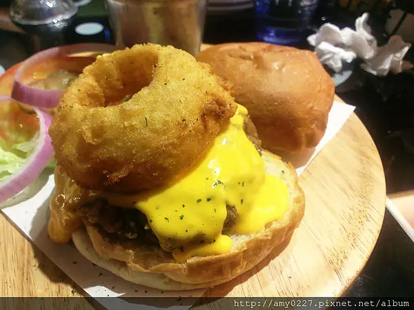 [ 台北大安 ][ 試吃 ] 餐點多樣化，手打牛肉juicy到爆炸! - 鄰居家Next Door