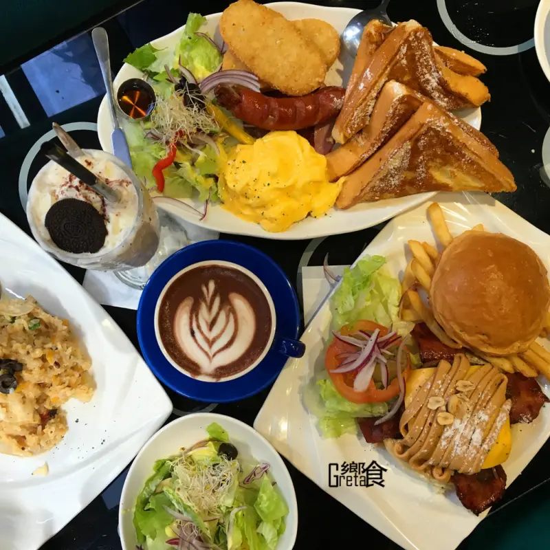 【食記∥台北】鄰居家NEXT DOOR CAFE 捷運東門站_永康商圈大份量早午餐的新美式餐廳_手工肉排漢堡鮮嫩多汁與花生醬的完美組合