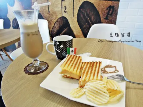 台南東區＊豆趣留聲～沉浸在音樂和咖啡香裡的咖啡輕食店(團購)