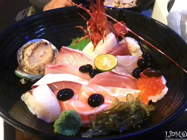 【台北美食】後火車站排隊美食-三多屋爸爸嘴豪華蓋飯餐，CP值破表，鮑魚大蝦干貝通通上