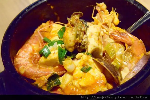花花，甲飽沒【台北食記】豆腐村 超美味海鮮鍋 小菜+豆腐霜淇淋吃到飽