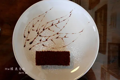 【台南美食】人文薈萃的地點，享受懷舊卻朝氣的早午餐~ 我在「鹿角枝」