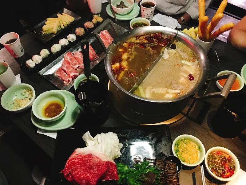 《台中❤️西屯》這一鍋皇室秘藏鍋物(台中朝富店)🥘在超氣派絕美中國風裝潢吃火鍋