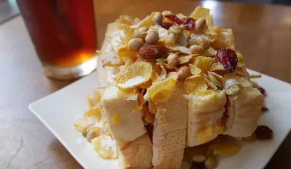 板橋早午餐推薦▌新埔站超大國王早餐，晚來「豐滿咖啡早午餐」絕對要排隊一個小時以上/推薦法國麵包(附完整菜單、新埔站美食、早餐、早午餐)