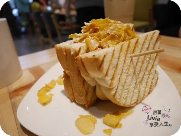 美食。餐廳│ 新北市新莊區 丹鳳捷運站 新莊早午餐  豐滿三明治 咖啡下午茶 豐滿早午餐超豐盛 ❤跟著Livia享受人生❤