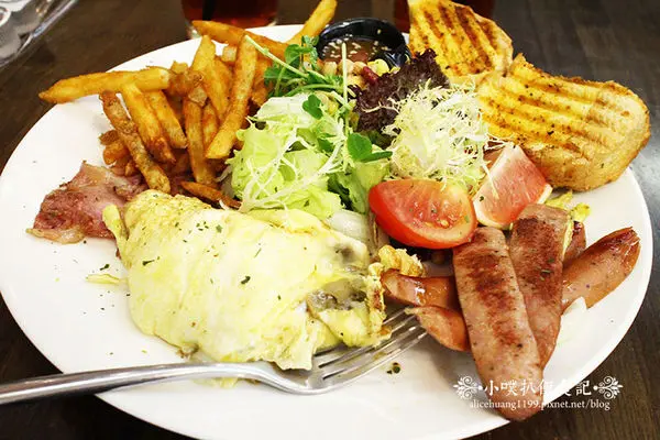 【台北板橋早午餐】豐滿總匯三明治/ 咖啡下午茶/給你豐滿大份量美味早午餐