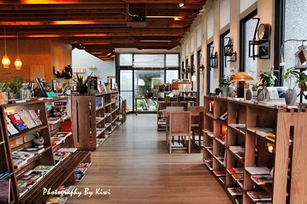 【台中烏日】你今天當書蟲了嗎?爆料VIP必窩蟲房的羅布森咖啡書蟲房(十年不關獨立書店)