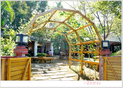 花園裡的甜點時光~[新莊 小口袋La Pochette]