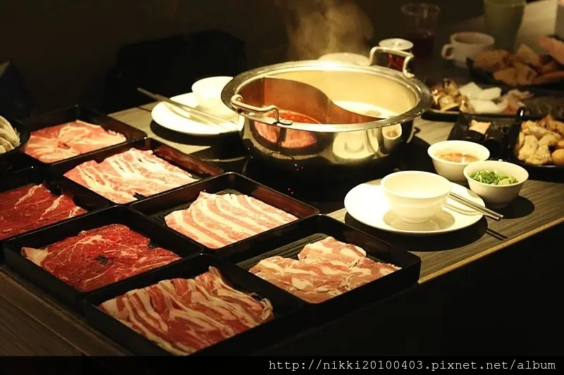  【台北麻辣火鍋】醉麻辣鴛鴦鍋專門店，台北東區必吃麻辣火鍋吃到飽，16種口味的haagen dazs無限吃到飽喔~