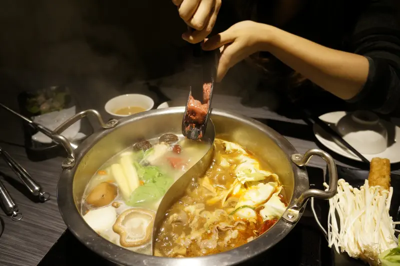 醉麻辣頂級麻辣火鍋吃到飽，超新鮮食材，入口Q彈的肉片，連菜吃起都是甜的!!!!