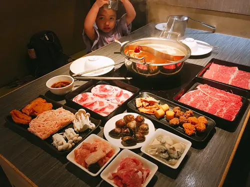 醉麻辣頂級鴛鴦麻辣鍋  國父紀念館美食  頂級美國黑和牛 曼波魚  螃蟹吃到飽 青島啤酒任你喝