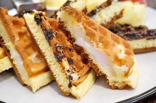 【台北．美食】囍糖本舖(麻犇堂)-親愛的．假日來享受懷舊英國風及道地港式下午茶吧～(茶餐廳/豬扒飽/鬆餅/凍奶茶/公仔麵)(邀約試吃)--踢小米食記