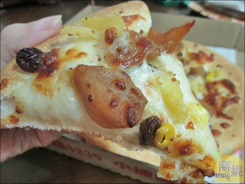 拿坡里蘋果肉桂披薩。原來甜披薩也蠻好吃的~